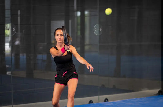 Do women have to play with padel rackets made for women?