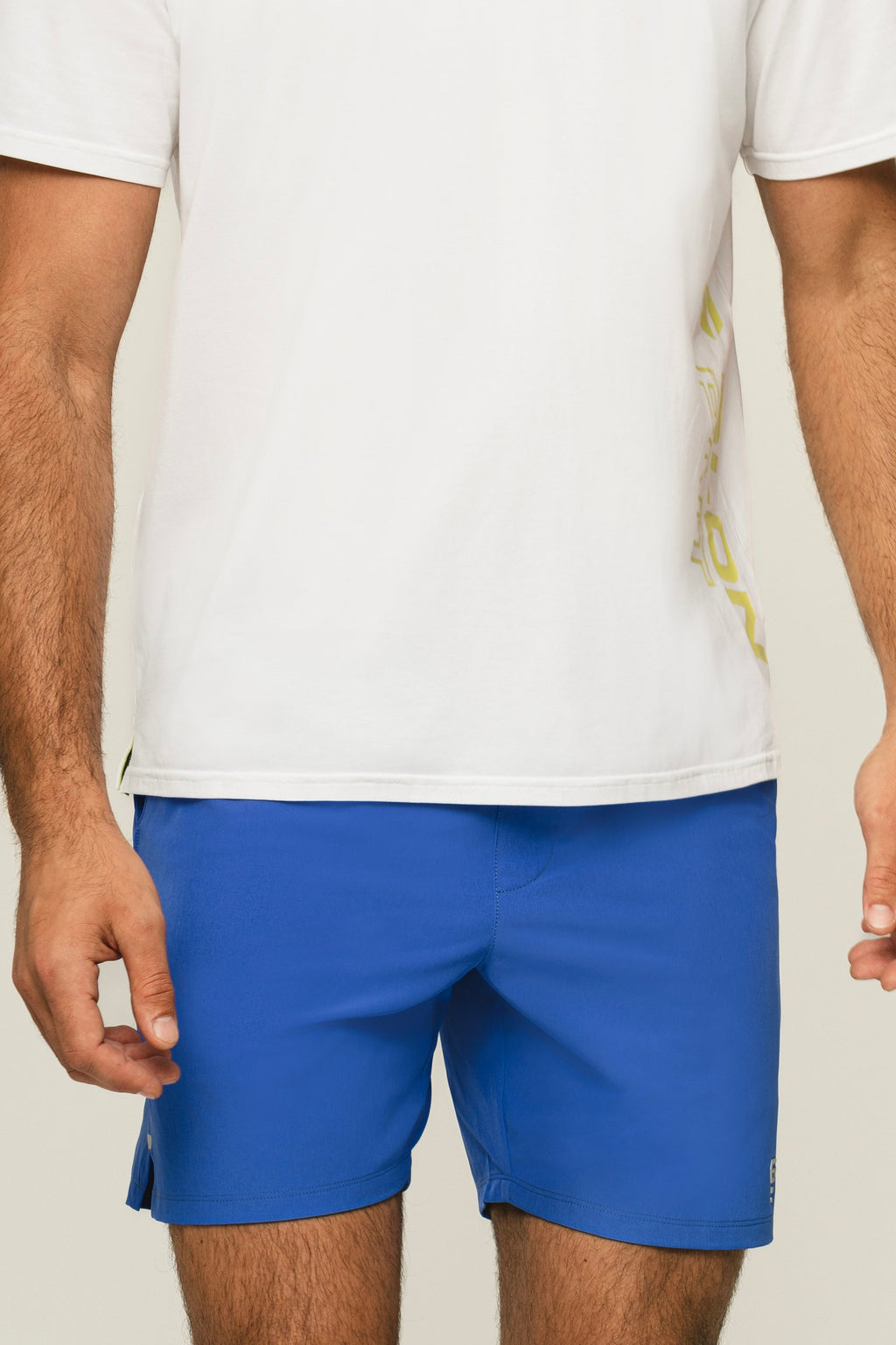 Pantalón corto tejido elástico de alto rendimiento azul deslumbrante